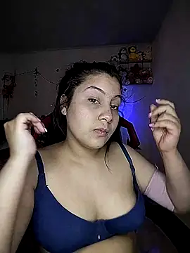 esmeralda jadees online show from February 4, 9:07 pm