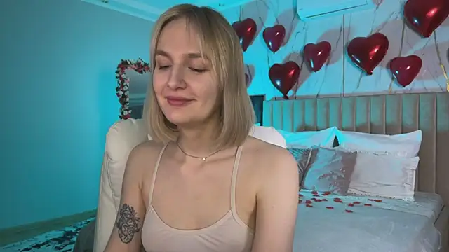  Vikky Moon  online show from February 12, 12:45 am