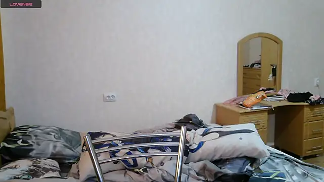 Snapshot of RendyDow chatting on October 10, 7:24 am RendyDow online show from October 10, 7:24 am