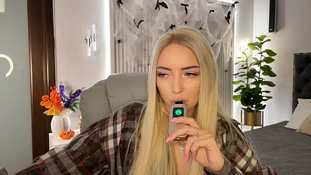 OhMyEmma online show from October 27, 1:23 am