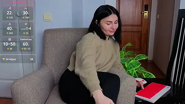 Charlotte Woods online show from November 10, 5:24 am