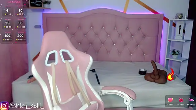 Snapshot of Ashley_dolll chatting on October 3, 9:20 pm Ashley dolll online show from October 3, 9:20 pm