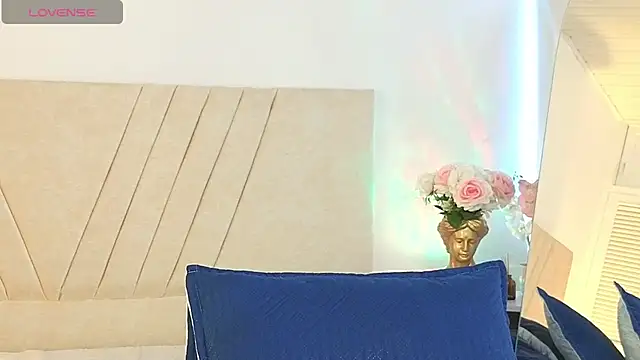 Snapshot of Cinthia_cf chatting on October 9, 2:54 pm Cinthia cf online show from October 9, 2:54 pm