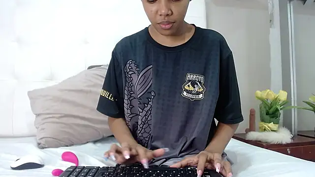 Snapshot of willow_smitt chatting on October 8, 11:58 am willow smitt online show from October 8, 11:58 am
