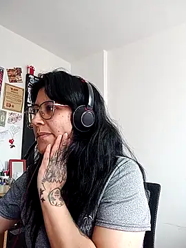 Snapshot of DaniPoison chatting on October 15, 5:04 pm DaniPoison online show from October 15, 5:04 pm