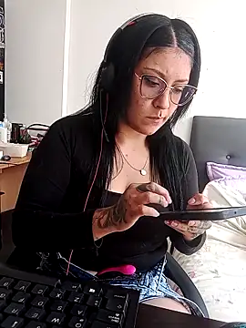Snapshot of DaniPoison chatting on October 17, 6:00 pm DaniPoison online show from October 17, 6:00 pm