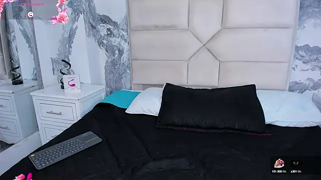 Snapshot of VanessaScott_ chatting on October 15, 6:27 am VanessaScott online show from October 15, 6:27 am