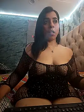 Snapshot of L_ucero chatting on October 4, 3:23 am L ucero online show from October 4, 3:23 am