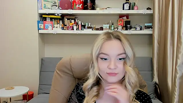 Kara Smith  online show from February 7, 11:30 pm