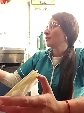 HOLY DOLL online show from October 29, 9:39 pm