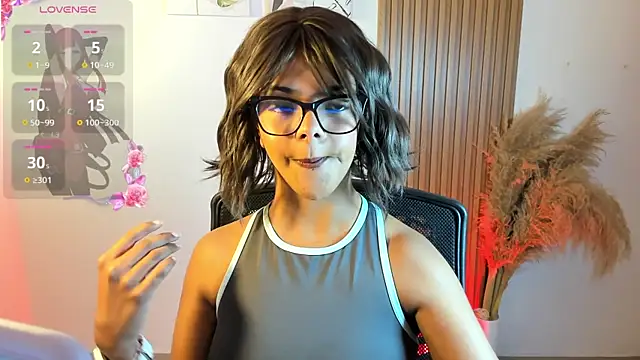 Snapshot of Milabrown_ chatting on October 2, 5:18 pm Milabrown online show from October 2, 5:18 pm