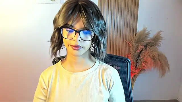 Snapshot of Milabrown_ chatting on October 4, 9:08 pm Milabrown online show from October 4, 9:08 pm