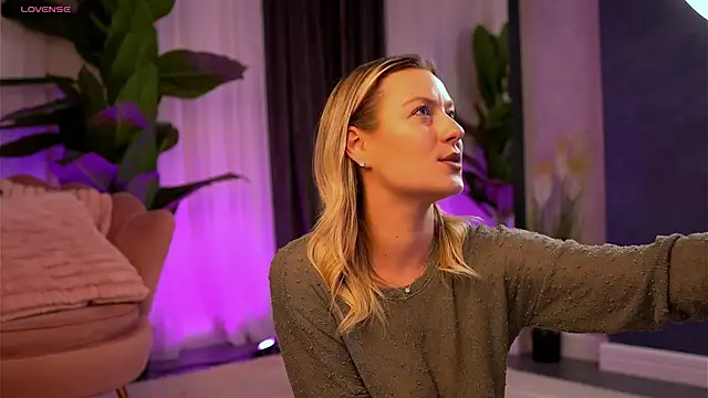 AnnastasiaMills online show from November 11, 8:39 pm