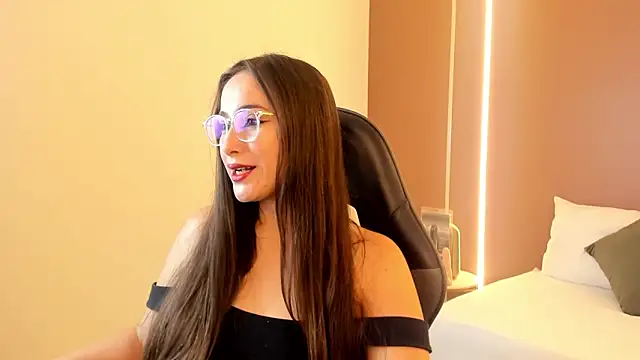 sophia martinezz  online show from September 15, 4:25 pm