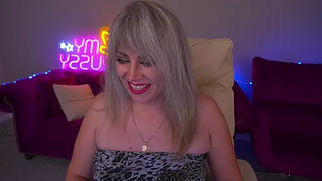 CandyLadyyy online show from September 19, 8:41 pm