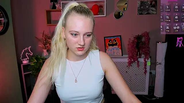 madam uliis online show from July 31, 8:04 am