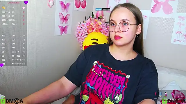 Snapshot of Lilysweet13 chatting on September 14, 1:53 pm Lilysweet13 online show from September 14, 1:53 pm