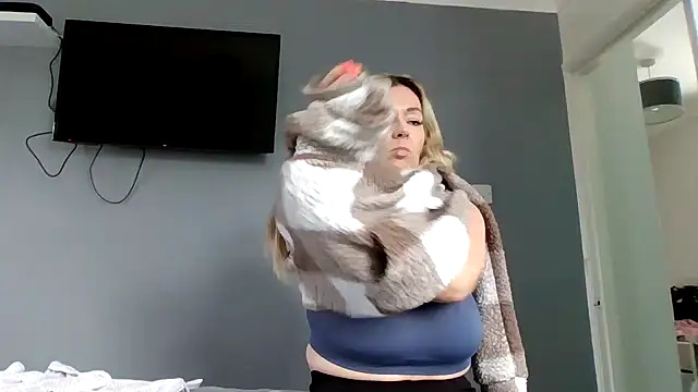 GoldenSquirter online show from March 26, 9:22 am