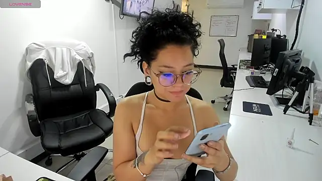 jenn cg online show from November 17, 4:08 pm