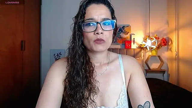 Snapshot of Rose_Thompson1 chatting on September 9, 1:55 pm Rose Thompson1 online show from September 9, 1:55 pm