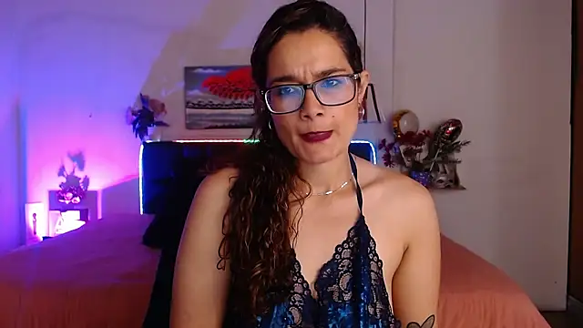 Snapshot of Rose_Thompson1 chatting on October 17, 5:27 pm Rose Thompson1 online show from October 17, 5:27 pm
