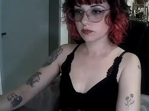 Snapshot of Acid_Girl_Ofc chatting on October 15, 3:31 am Acid Girl Ofc online show from October 15, 3:31 am