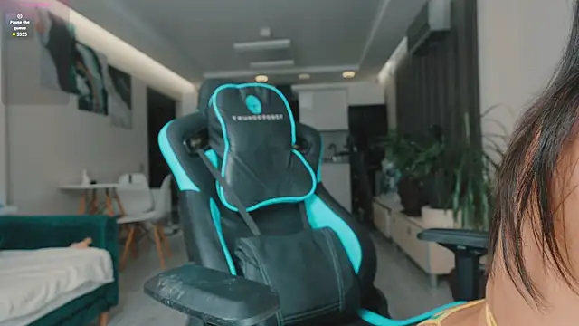 bunnyclide  online show from April 13, 4:25 am