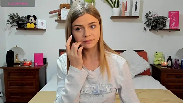 HaleyReedme online show from November 11, 10:01 am