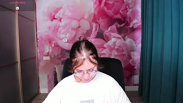 AngelinaLow online show from October 19, 5:31 am