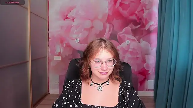 AngelinaLow online show from October 6, 11:27 am