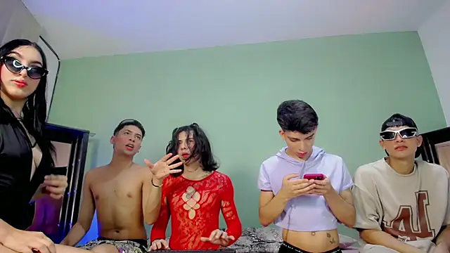 Zion Moore online show from October 11, 5:01 am