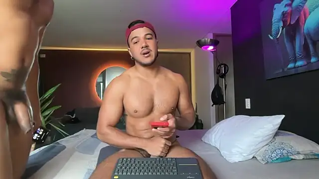highlatin guysoficial online show from May 29, 11:41 am