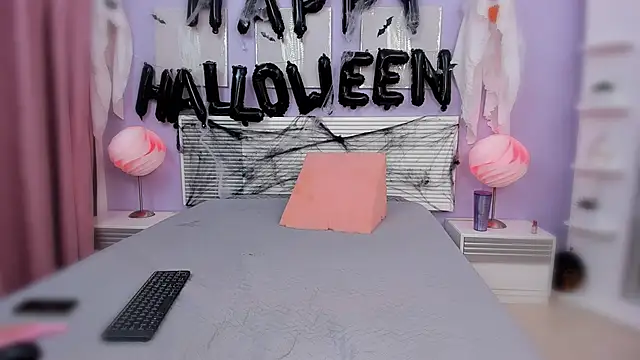 Snapshot of SammyDesire_10 chatting on October 17, 7:50 pm SammyDesire 10 online show from October 17, 7:50 pm