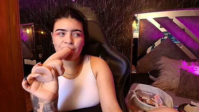 Candy Roose online show from October 25, 8:00 am