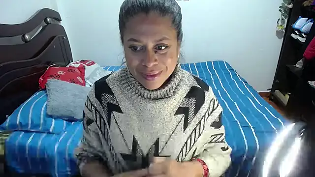 Tu-Reina online show from November 3, 4:55 pm