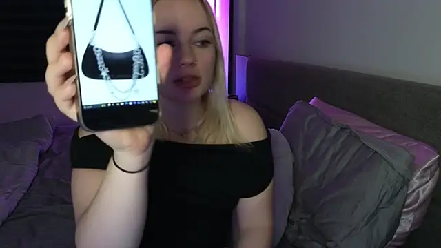 margot robbie7 online show from December 4, 1:41 am