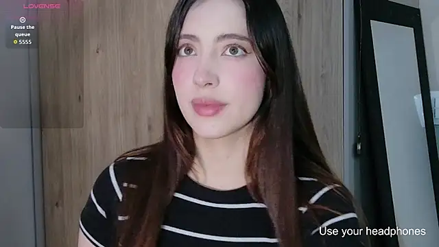 Rebbecawhite meow online show from December 4, 9:59 pm