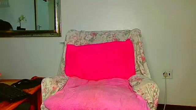 ModelZoee online show from March 24, 4:45 pm