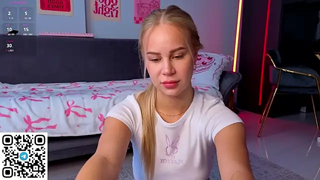 cassiemurr  online show from July 17, 8:19 am