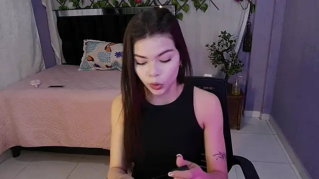 Snapshot of sweet_c4ndy chatting on September 13, 3:20 pm sweet c4ndy online show from September 13, 3:20 pm