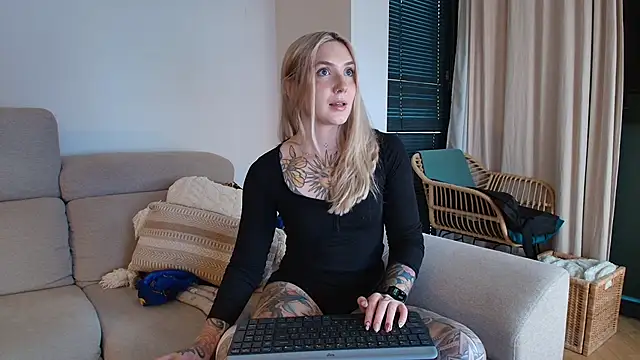 tattoobbgirl online show from March 6, 5:41 pm