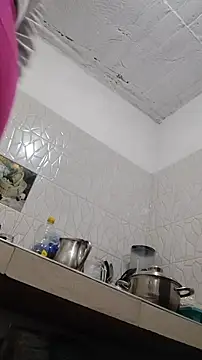 Elowyn online show from December 4, 8:20 pm