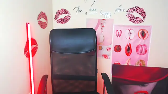 VanessaRey  online show from April 19, 6:10 pm