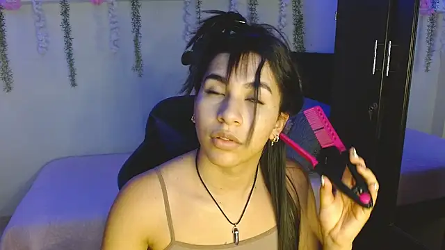 Lyaa Cute online show from April 8, 2:46 am