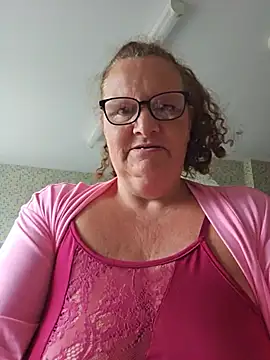 MissQueenBeex online show from July 4, 7:48 am