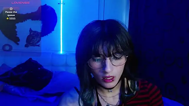Snapshot of goth_minerva chatting on September 23, 1:53 pm goth minerva online show from September 23, 1:53 pm