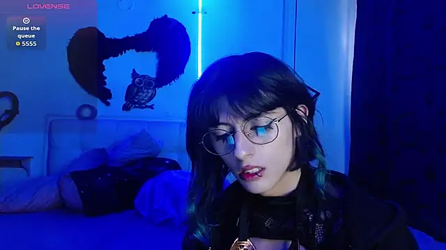 Snapshot of goth_minerva chatting on September 24, 1:54 pm goth minerva online show from September 24, 1:54 pm
