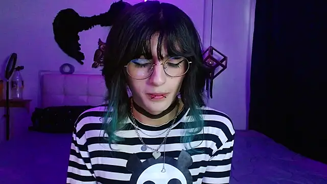 Snapshot of goth_minerva chatting on September 22, 1:42 pm goth minerva online show from September 22, 1:42 pm