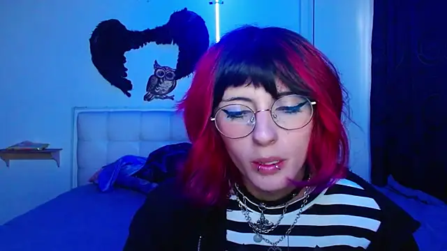 Snapshot of goth_minerva chatting on October 6, 1:39 pm goth minerva online show from October 6, 1:39 pm
