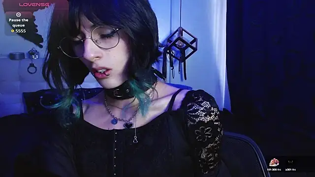 Snapshot of goth_minerva chatting on September 17, 1:53 pm goth minerva online show from September 17, 1:53 pm